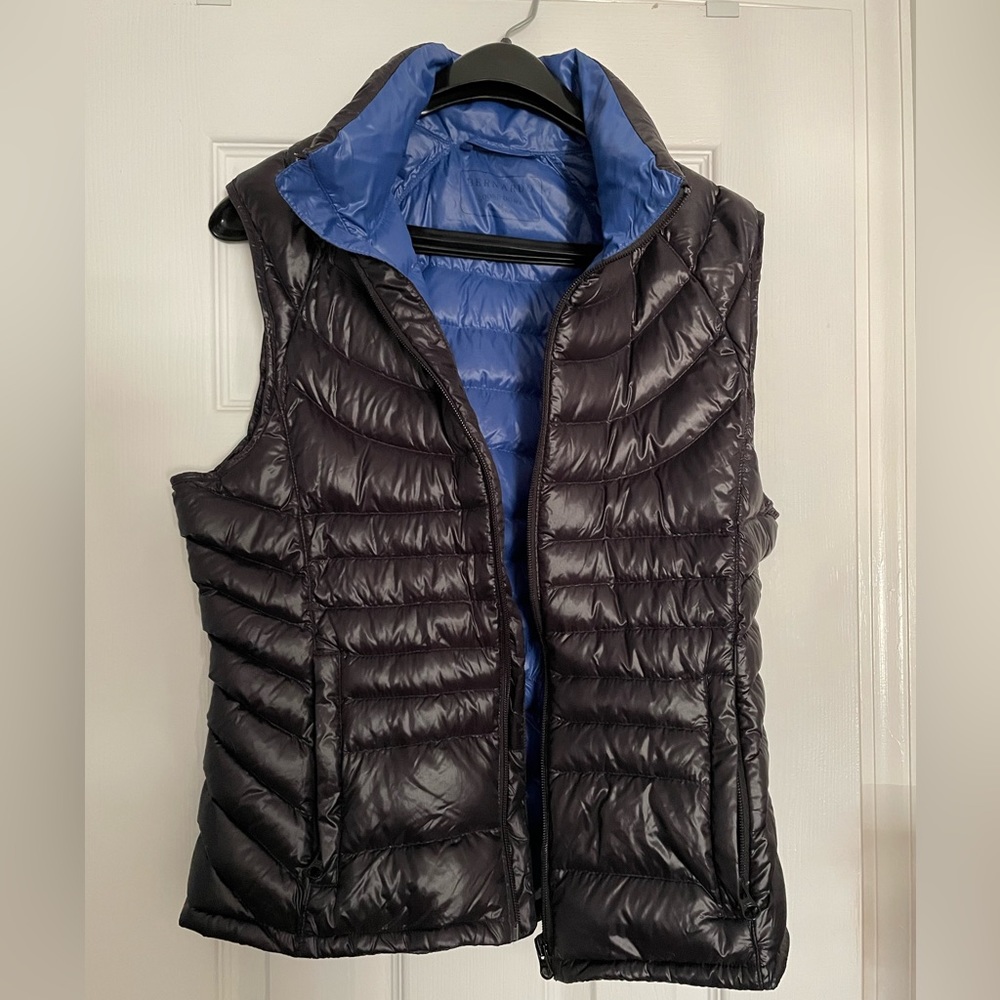 Goose Down filled, light weight pack away vest jacket. Medium, black.